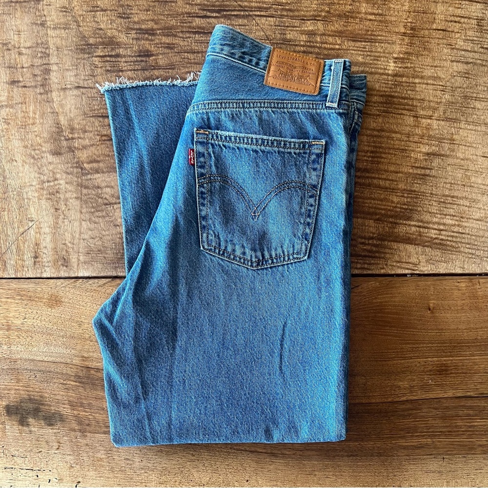 Levi’s ribcage straight button fly jeans size 30